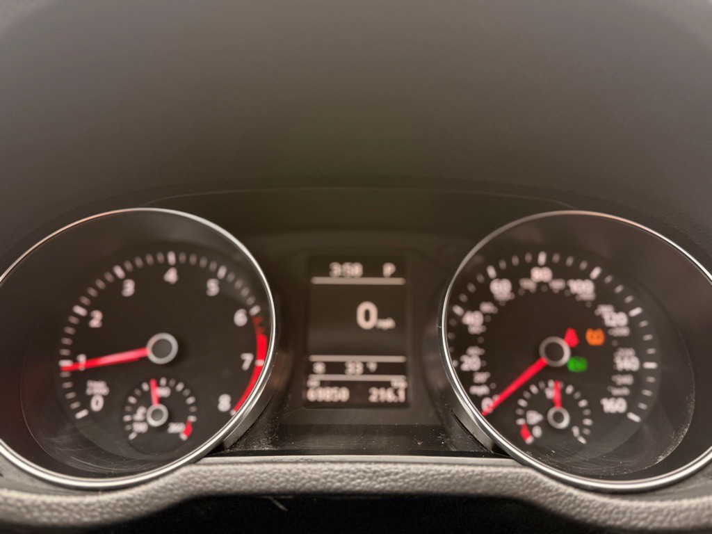 2016 Volkswagen Passat Image 30