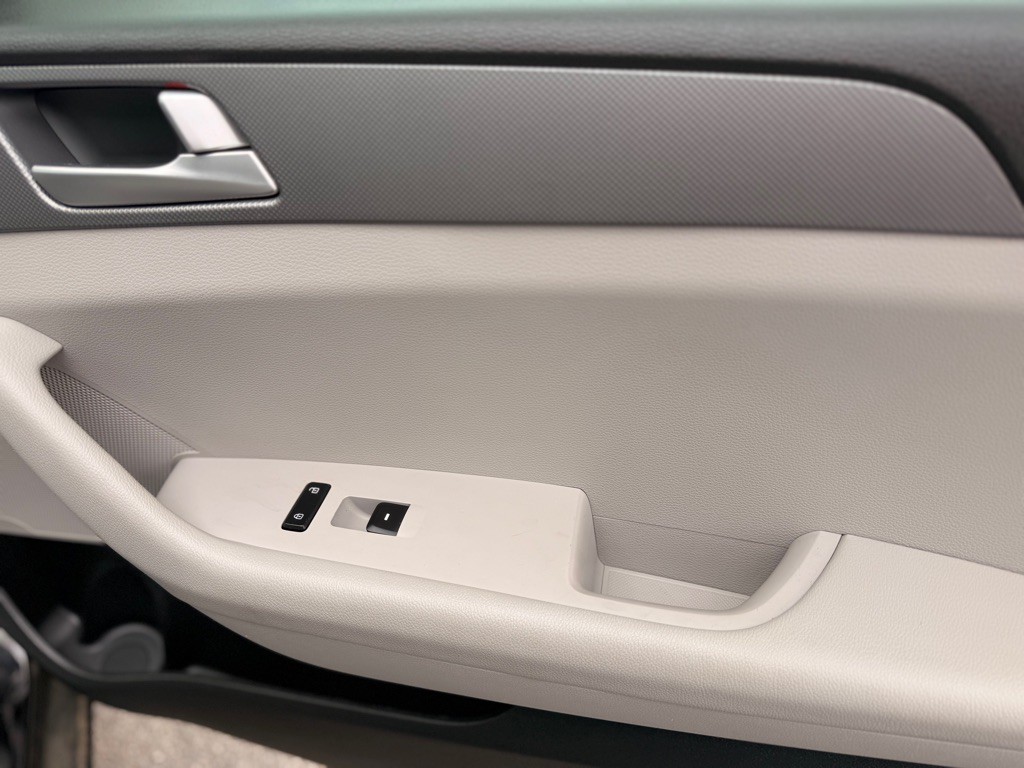 2015 Hyundai Sonata Image 17