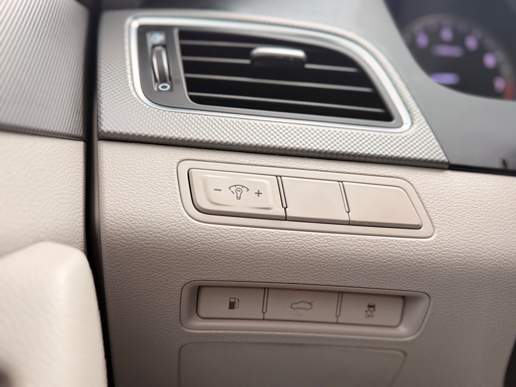 2015 Hyundai Sonata Image 25