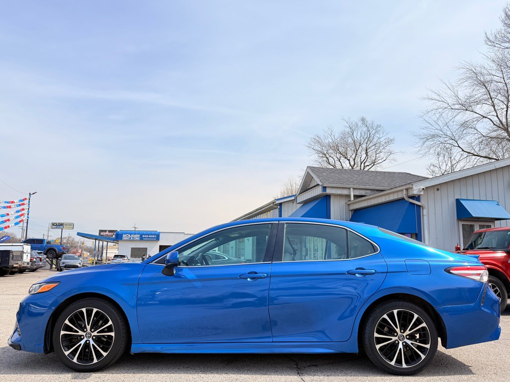 2020 Toyota Camry Image 10