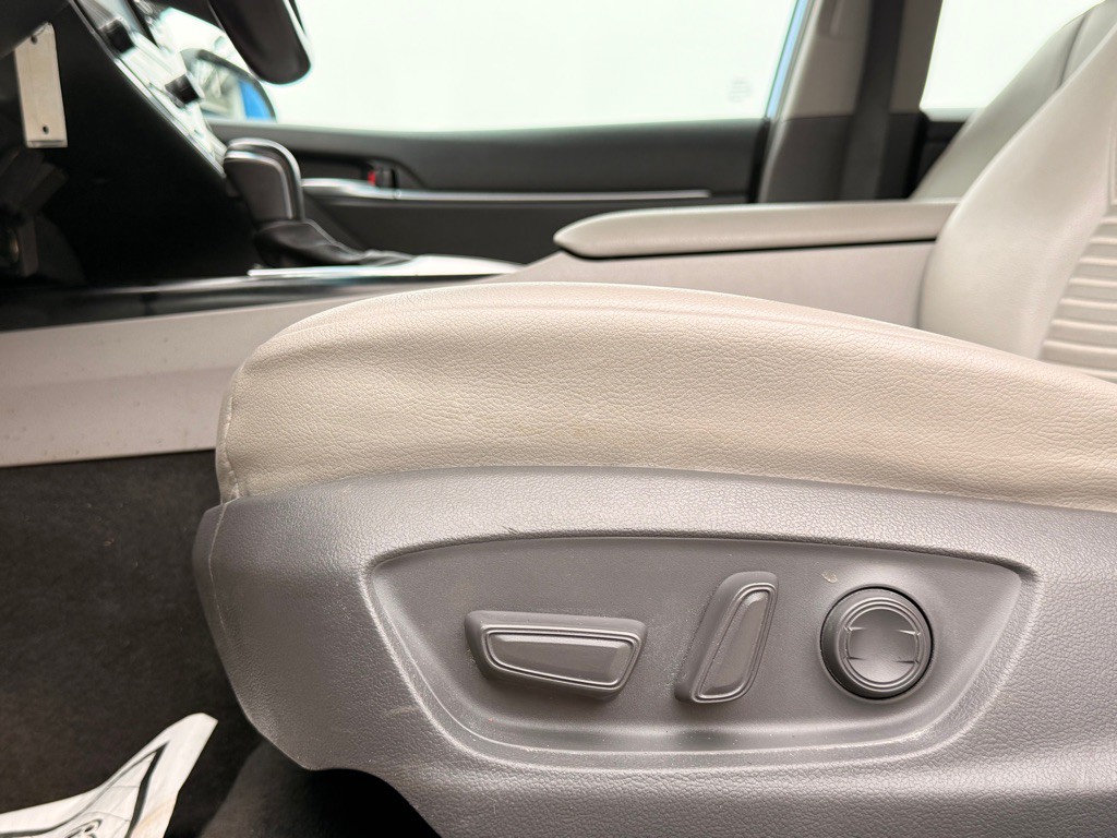 2020 Toyota Camry Image 15