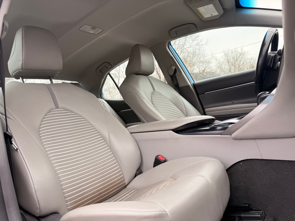 2020 Toyota Camry Image 21