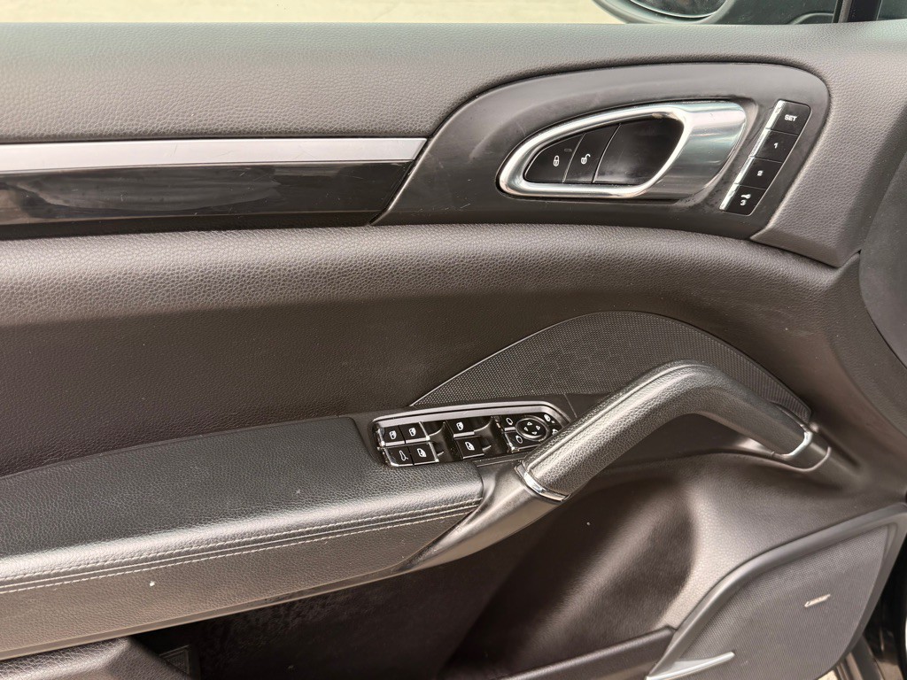 2014 Porsche Cayenne Image 15
