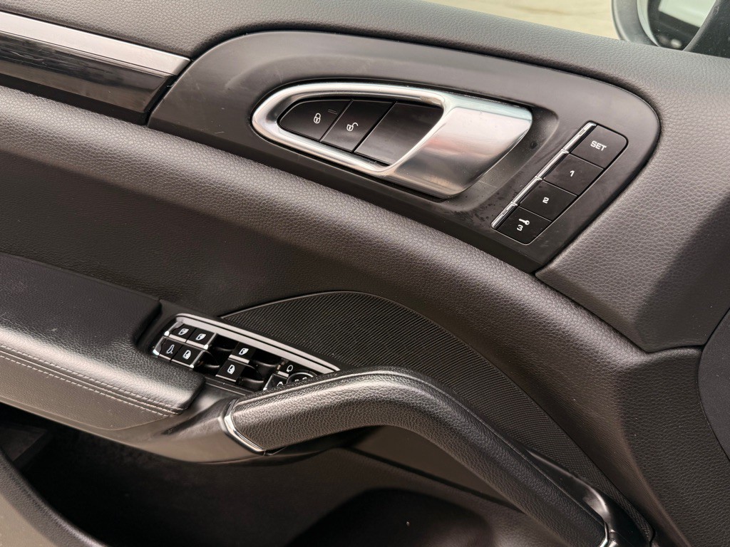 2014 Porsche Cayenne Image 16
