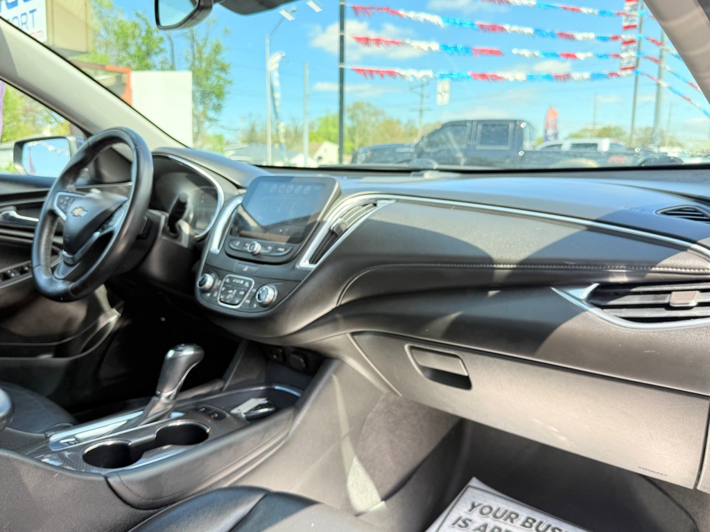 2017 Chevrolet Malibu Image 17