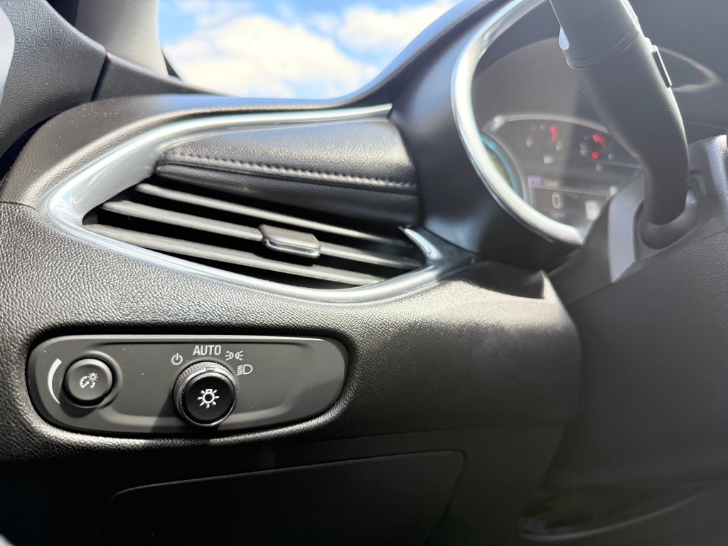2017 Chevrolet Malibu Image 25