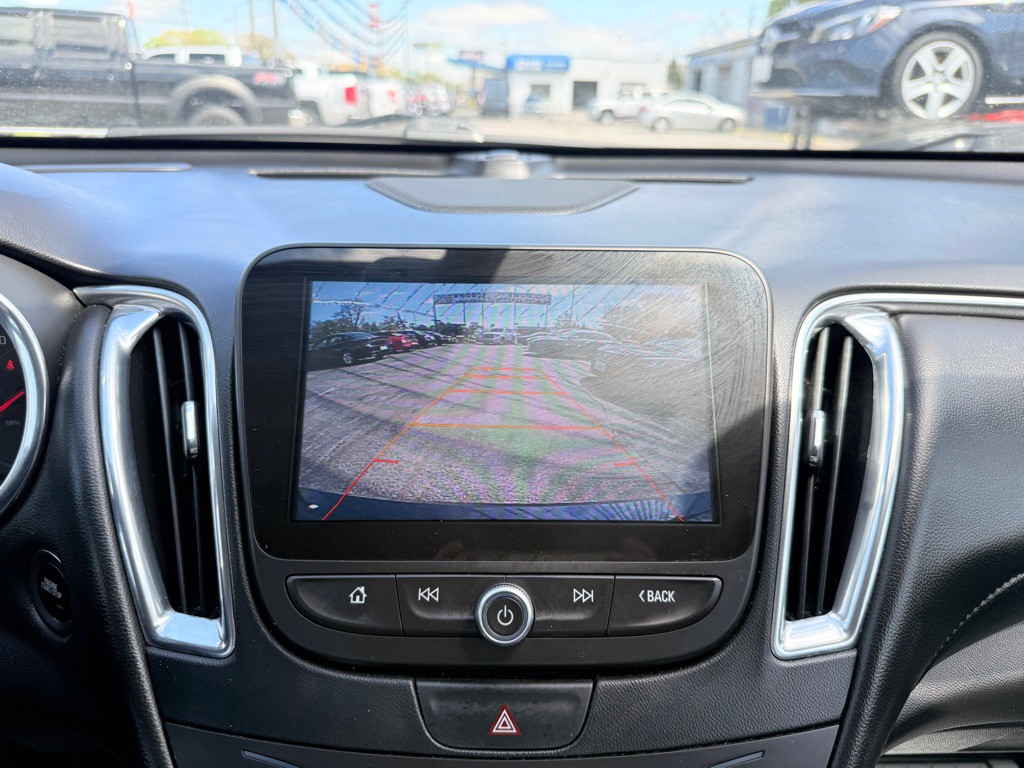 2017 Chevrolet Malibu Image 30
