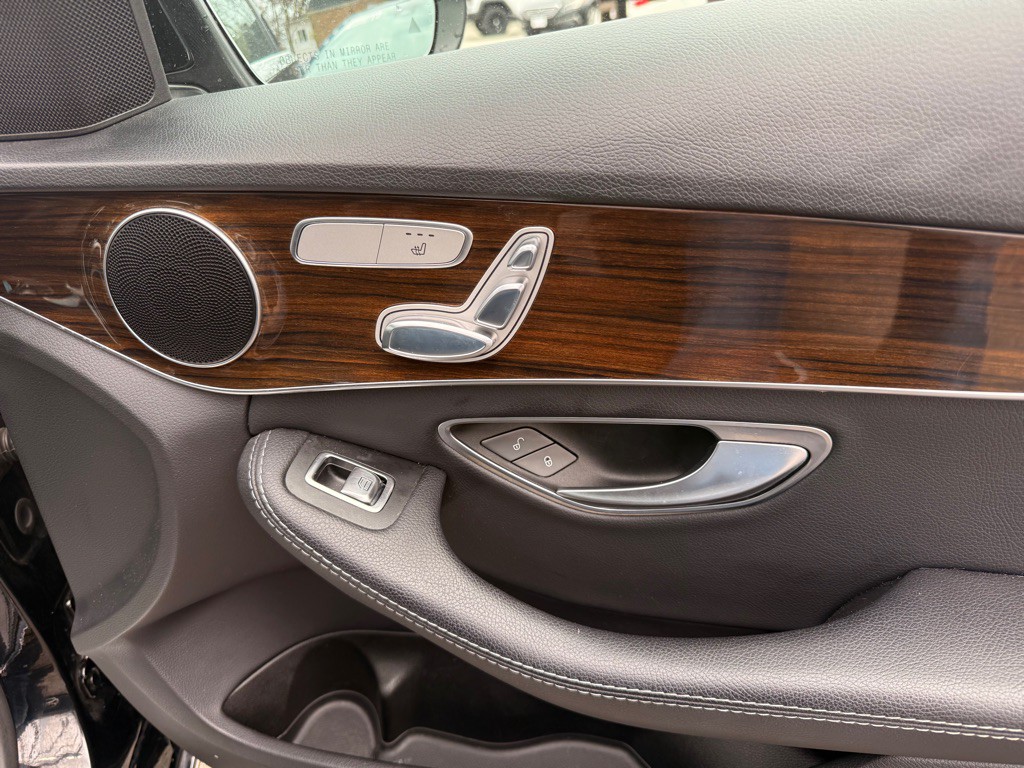 2017 Mercedes-Benz C-Class Image 17