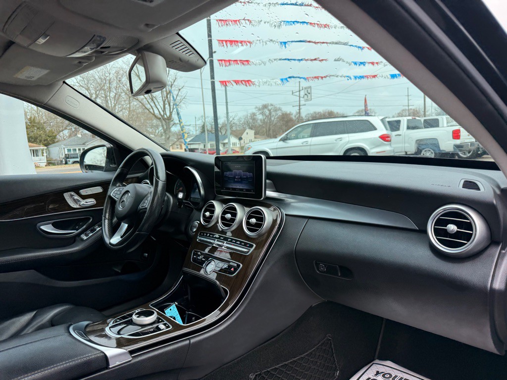 2017 Mercedes-Benz C-Class Image 18