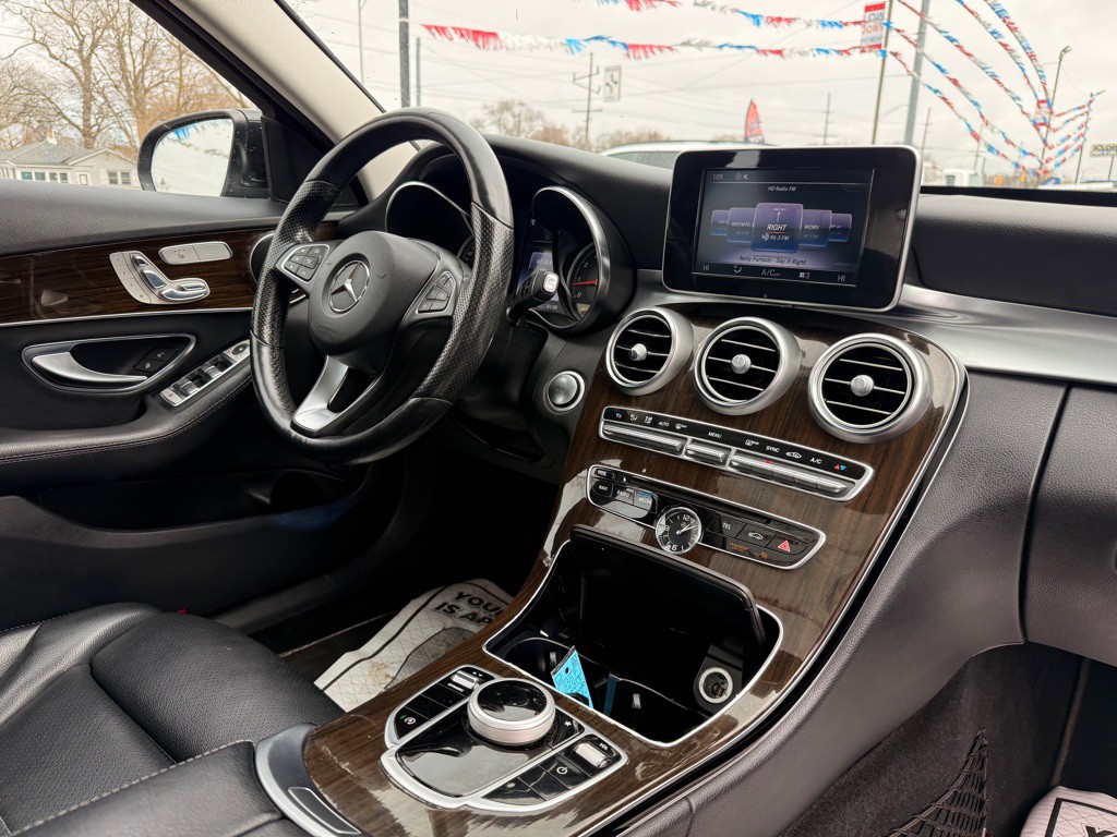 2017 Mercedes-Benz C-Class Image 19