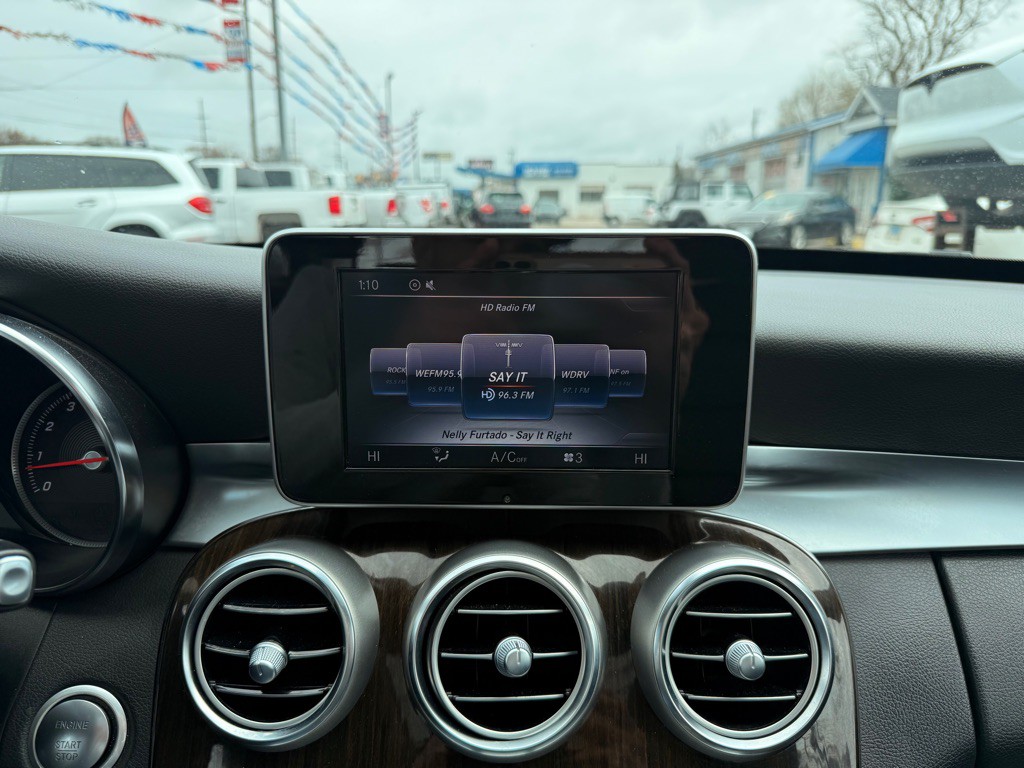 2017 Mercedes-Benz C-Class Image 31