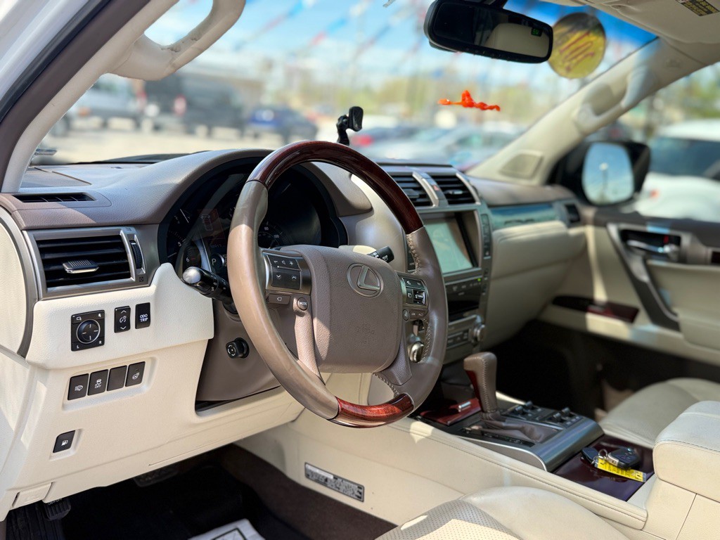 2015 Lexus GX Image 17