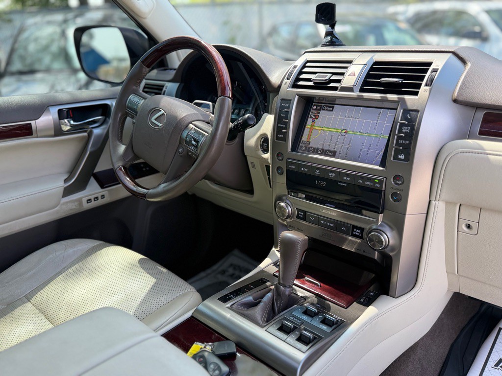 2015 Lexus GX Image 22