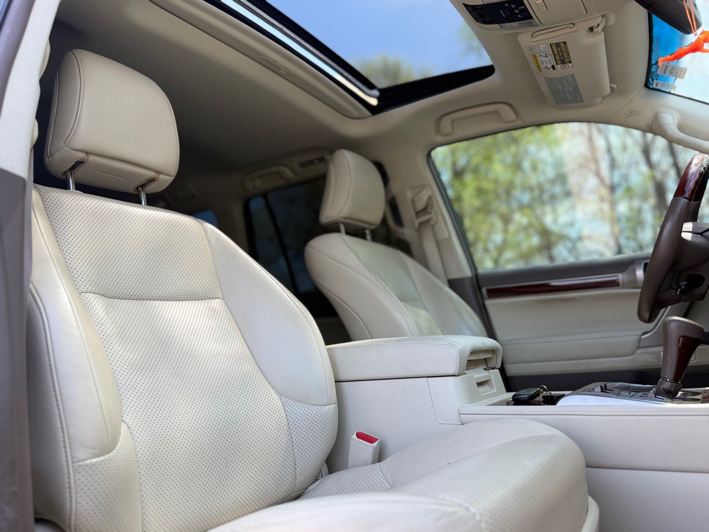 2015 Lexus GX Image 24