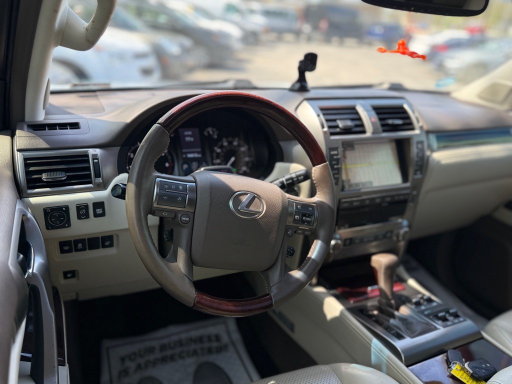 2015 Lexus GX Image 28