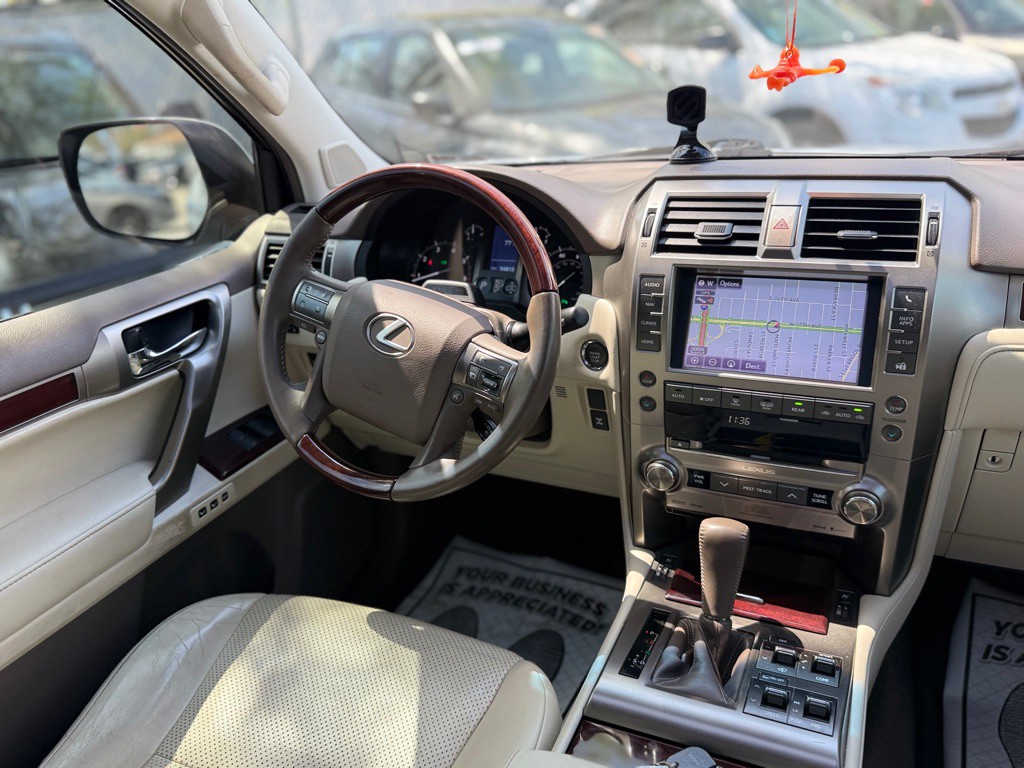 2015 Lexus GX Image 30
