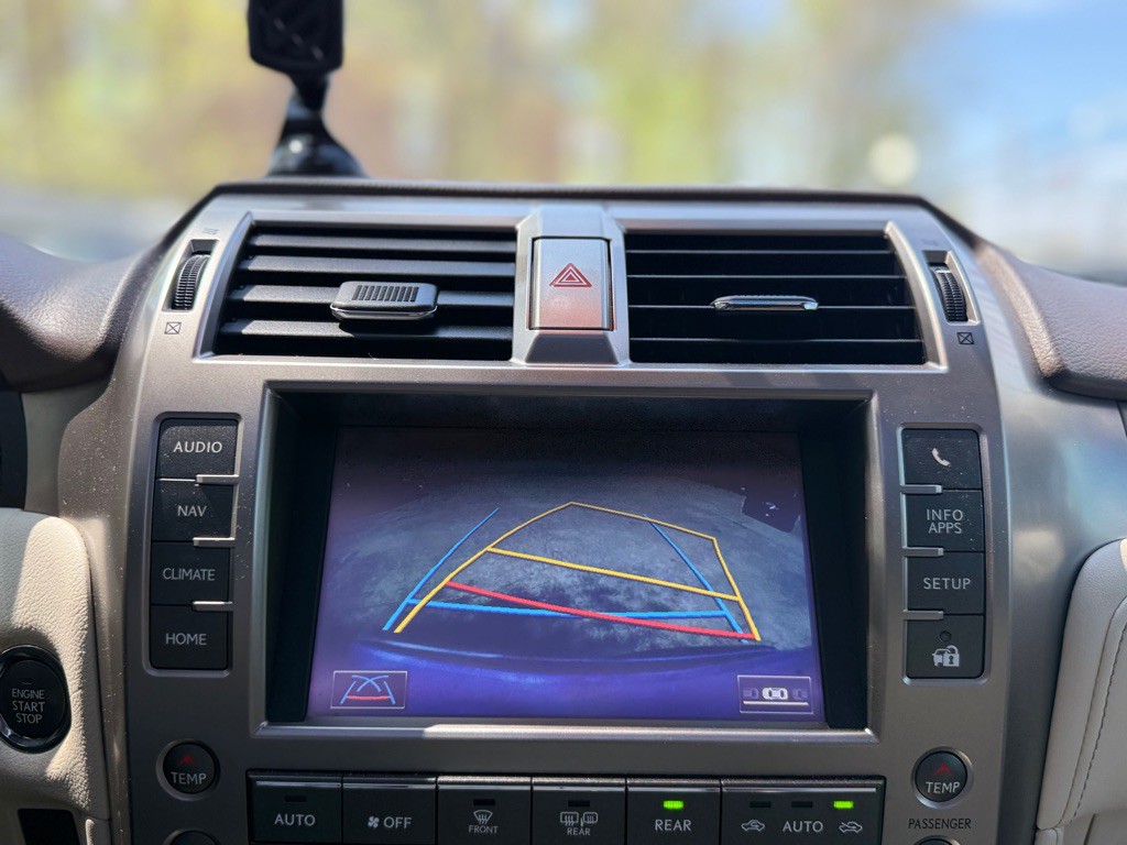 2015 Lexus GX Image 40