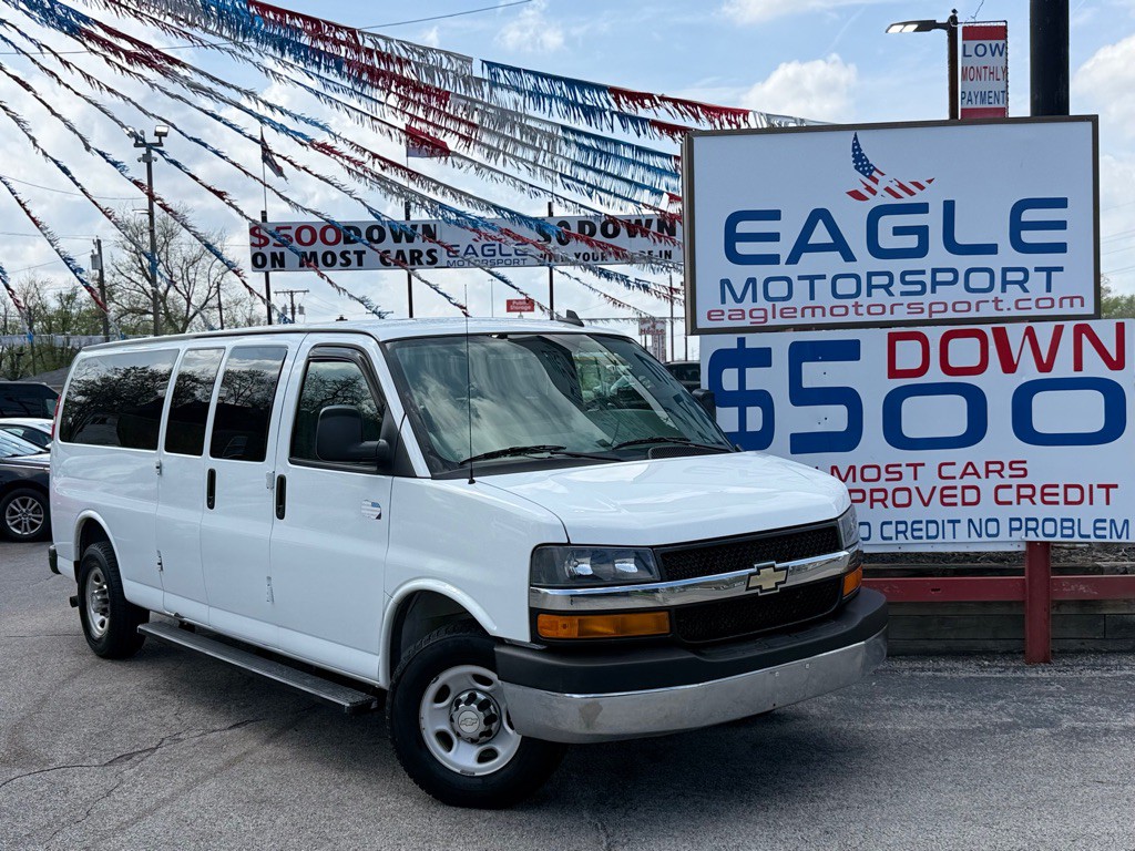 2016 Chevrolet Express Image 2