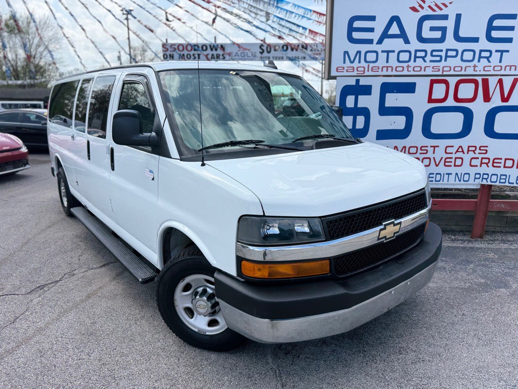 2016 Chevrolet Express Image 3