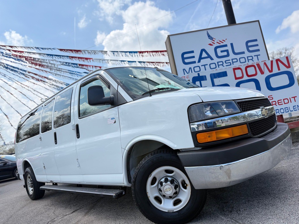 2016 Chevrolet Express Image 4