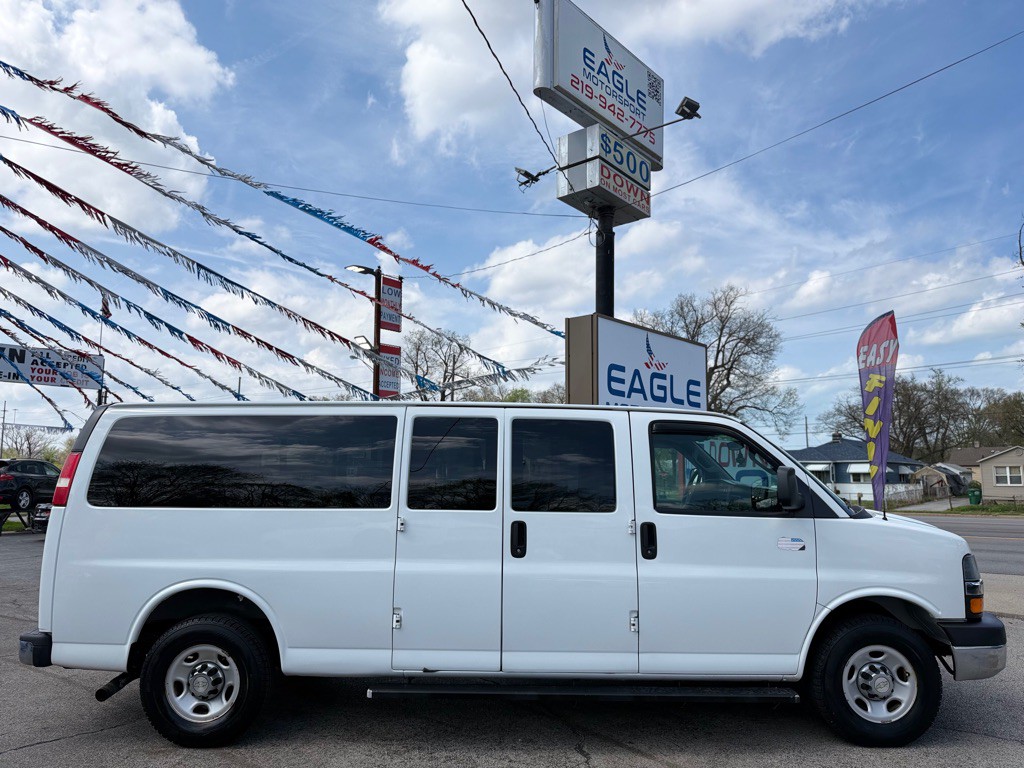 2016 Chevrolet Express Image 5