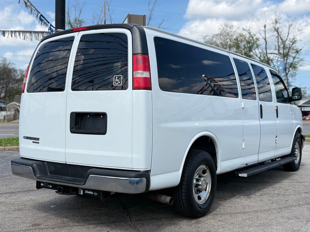 2016 Chevrolet Express Image 6