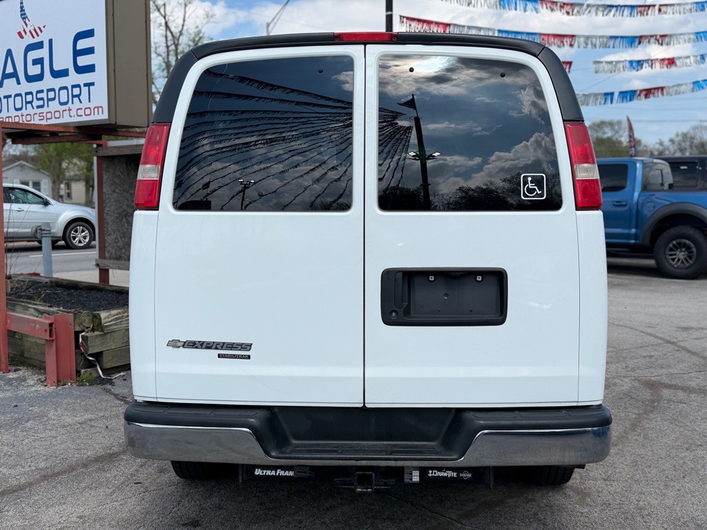 2016 Chevrolet Express Image 7