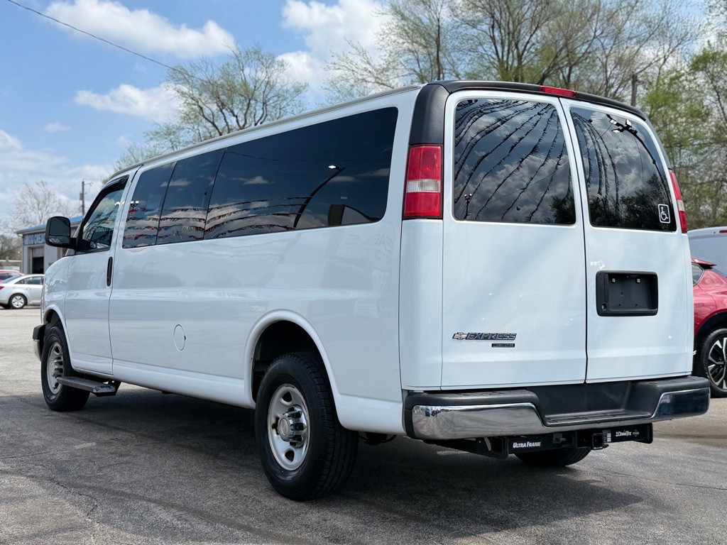 2016 Chevrolet Express Image 8