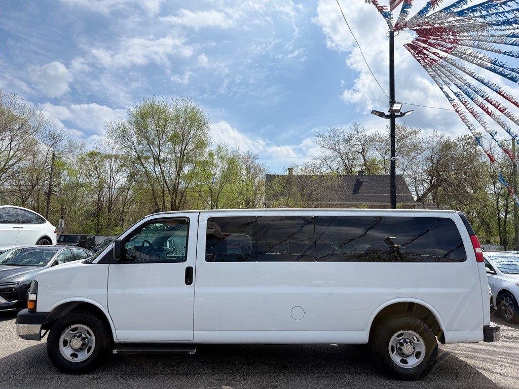 2016 Chevrolet Express Image 9