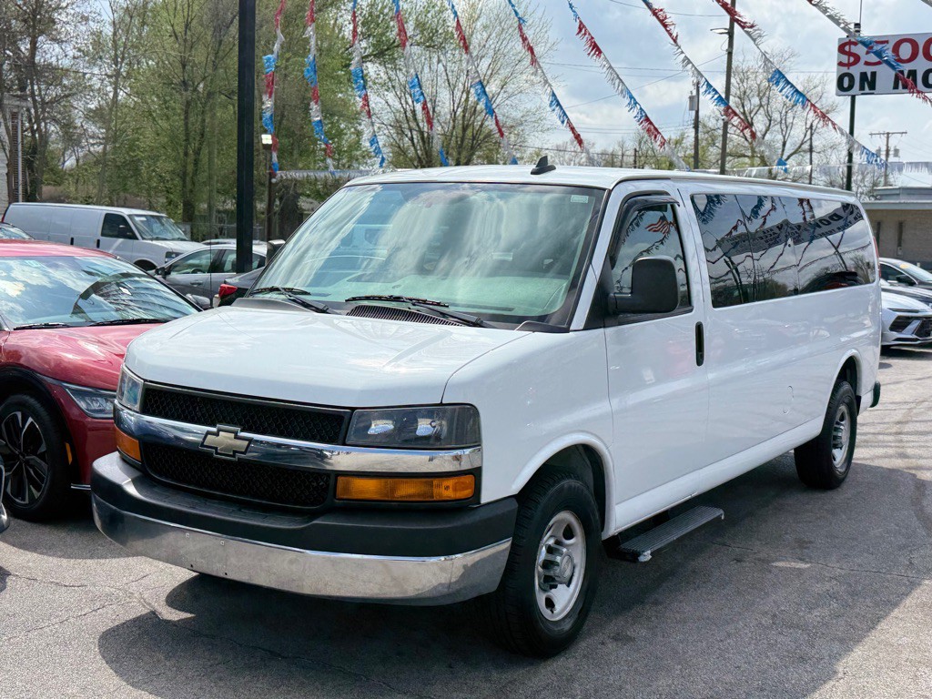 2016 Chevrolet Express Image 10