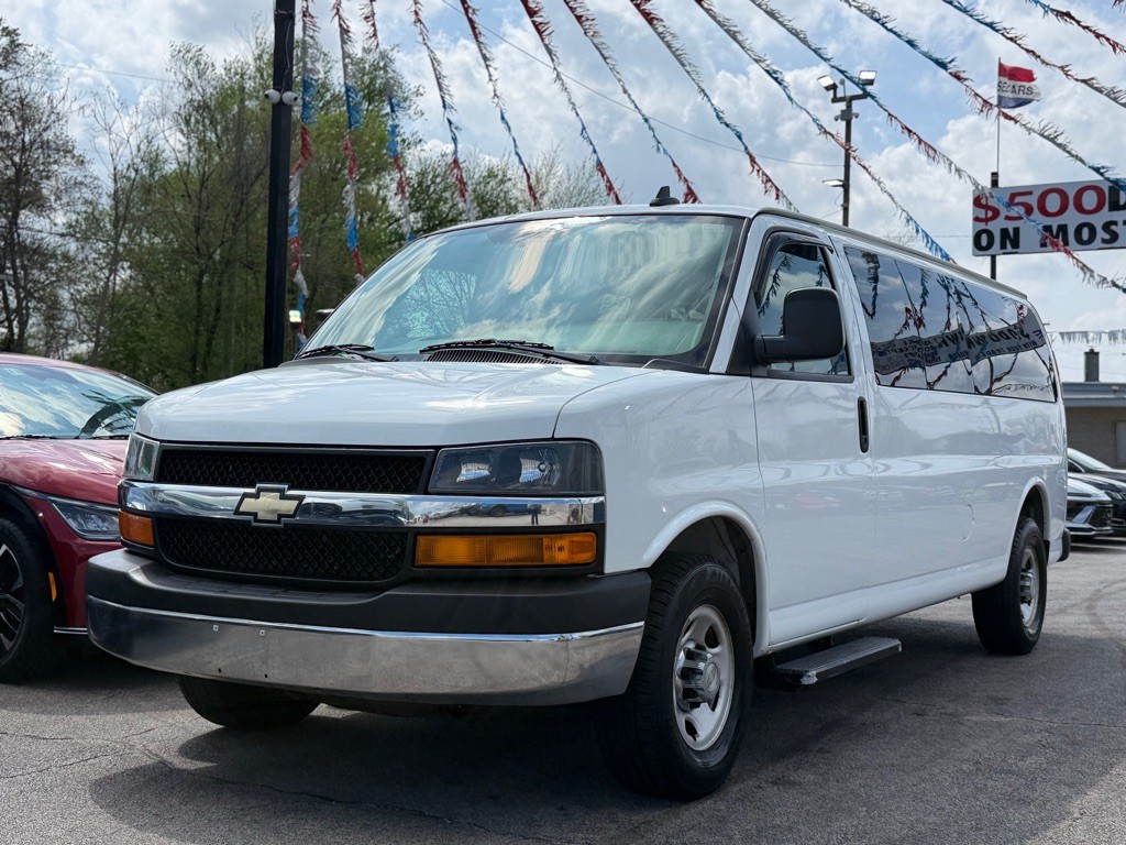 2016 Chevrolet Express Image 11