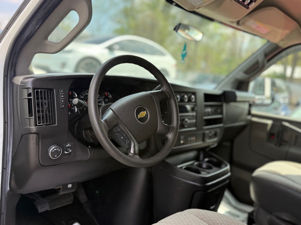 2016 Chevrolet Express Image 14