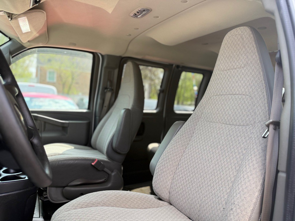 2016 Chevrolet Express Image 15