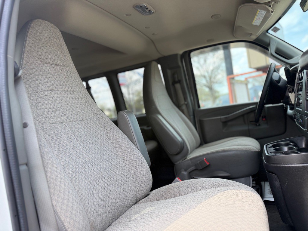 2016 Chevrolet Express Image 19