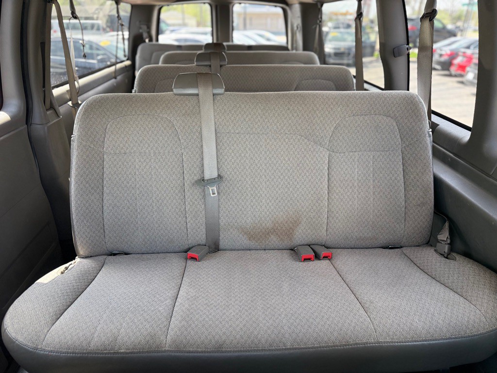 2016 Chevrolet Express Image 20