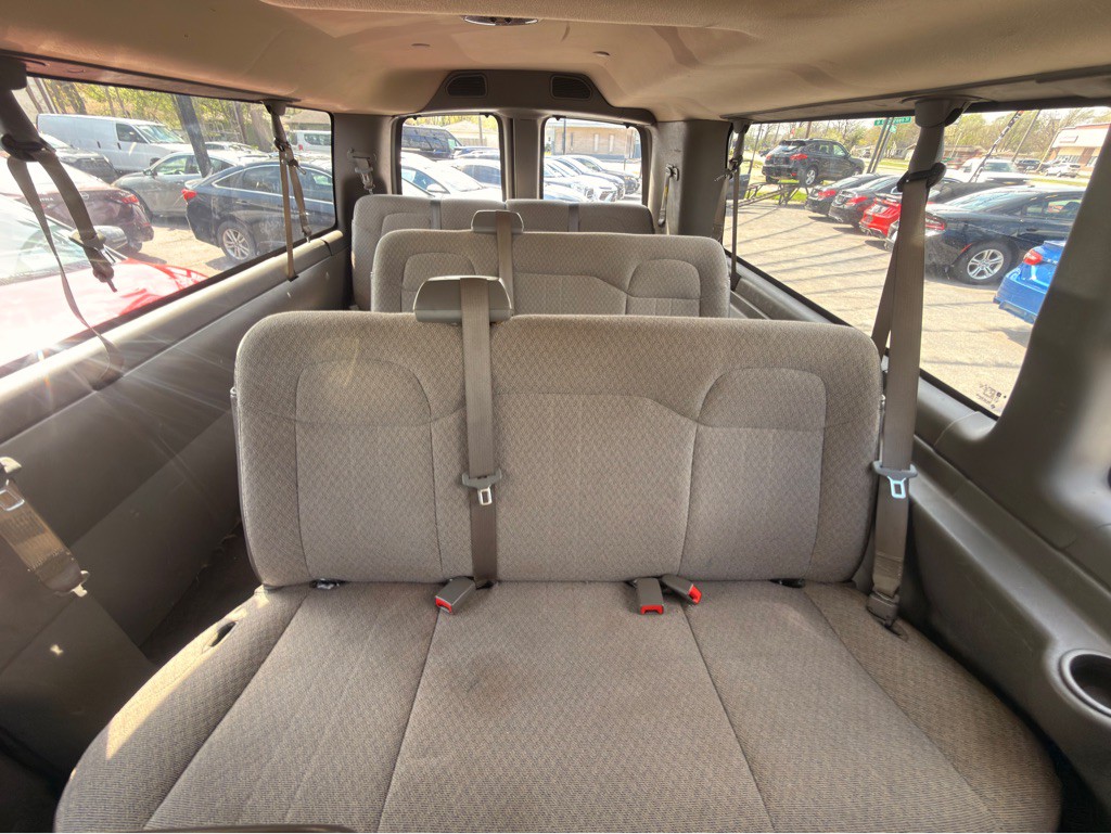 2016 Chevrolet Express Image 21