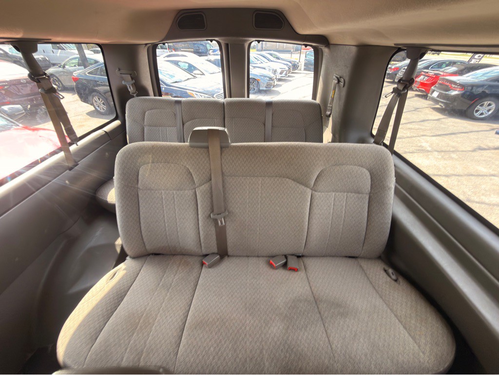 2016 Chevrolet Express Image 22