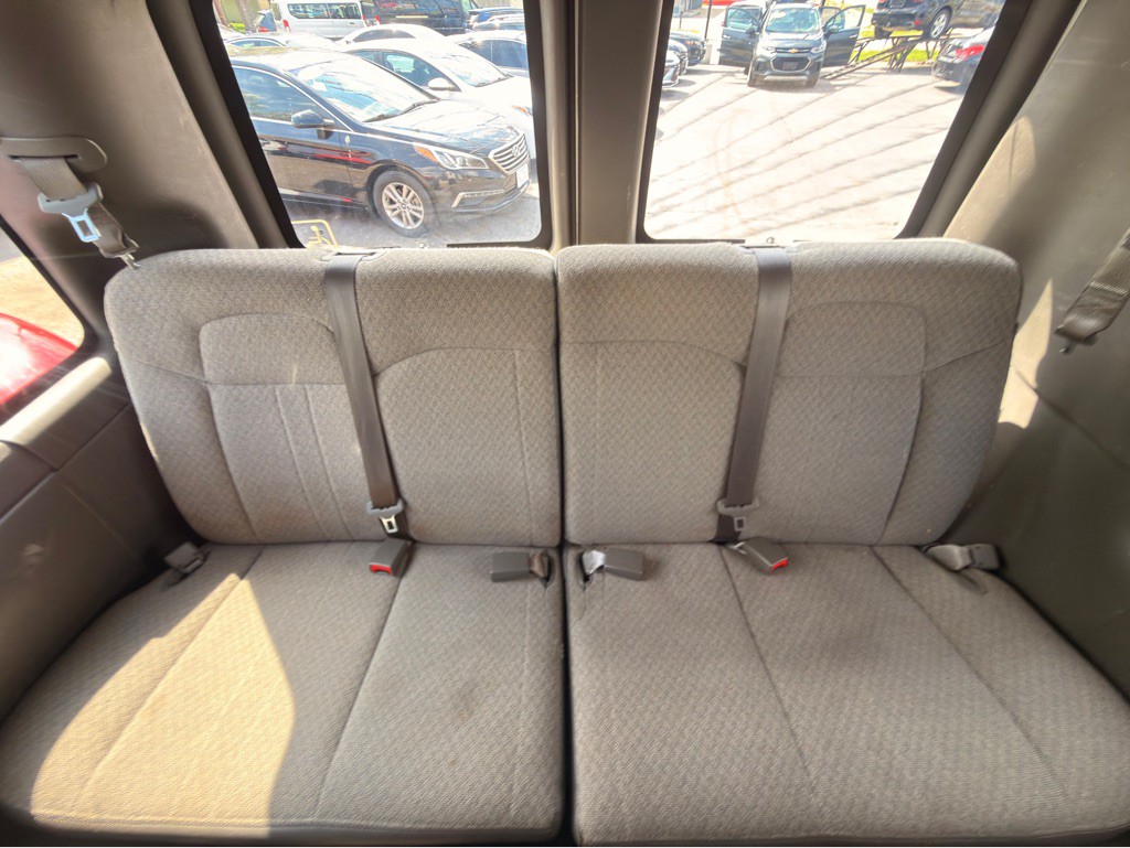 2016 Chevrolet Express Image 23