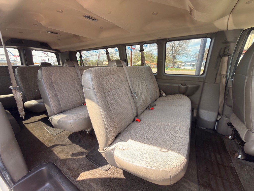 2016 Chevrolet Express Image 24