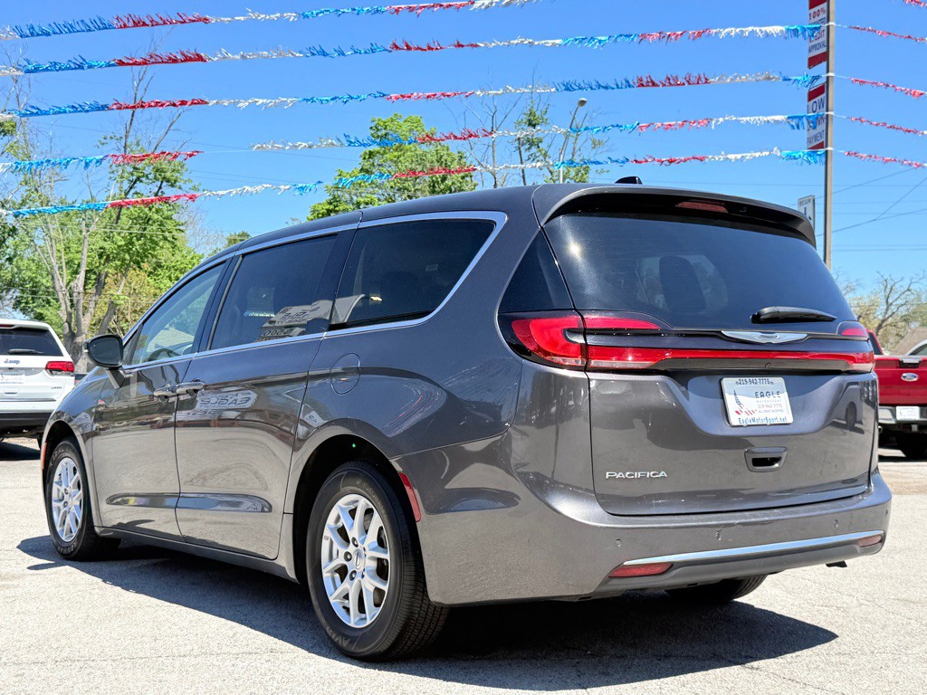 2023 Chrysler Pacifica Image 9