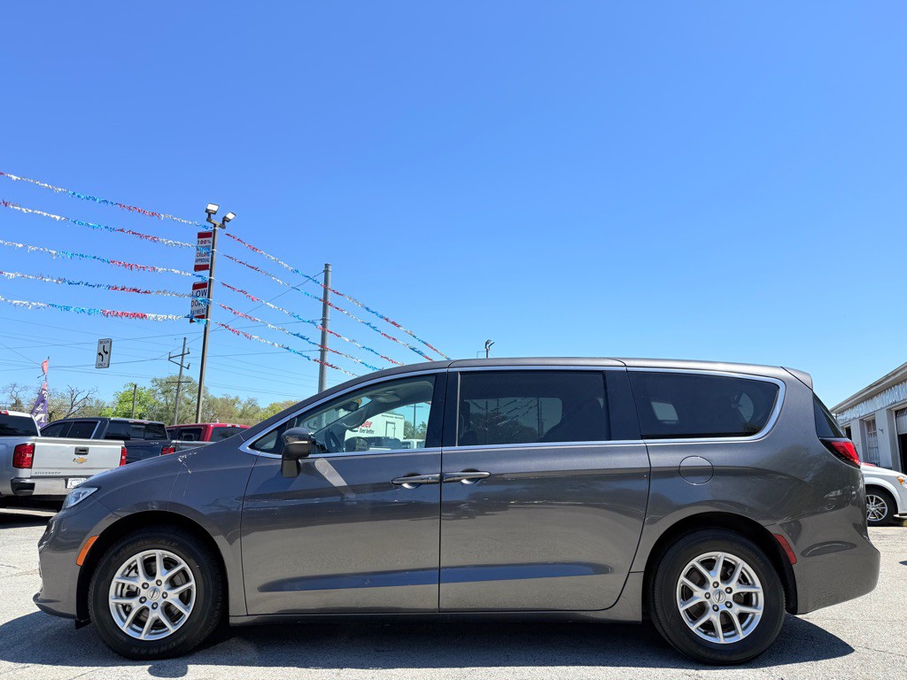 2023 Chrysler Pacifica Image 10