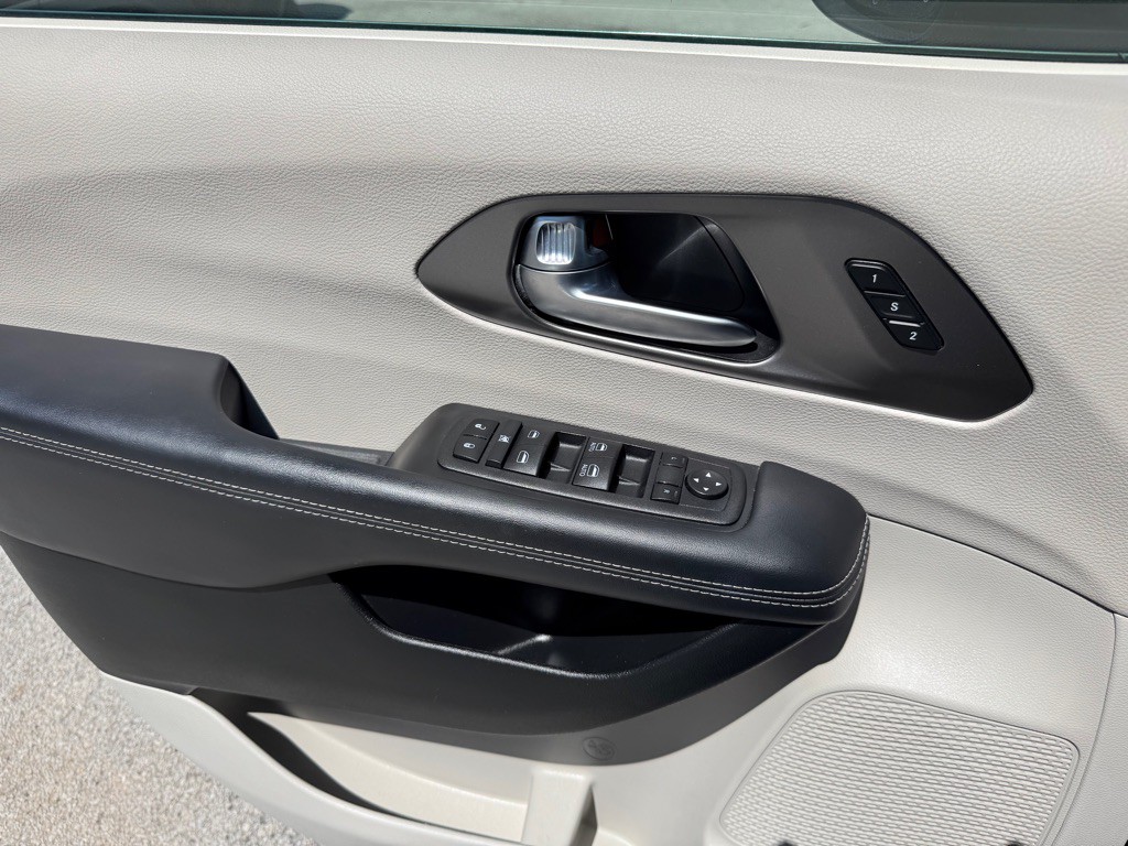 2023 Chrysler Pacifica Image 14