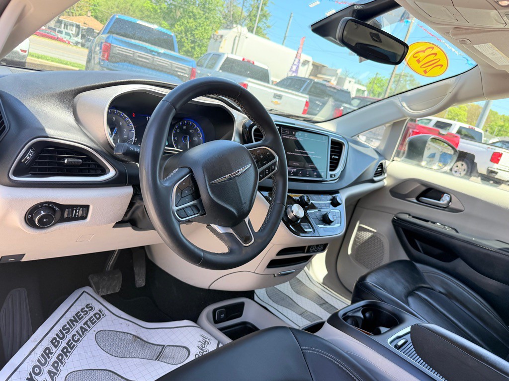 2023 Chrysler Pacifica Image 15