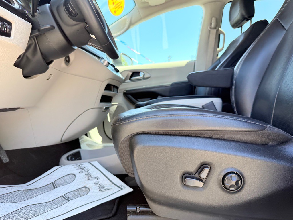 2023 Chrysler Pacifica Image 16