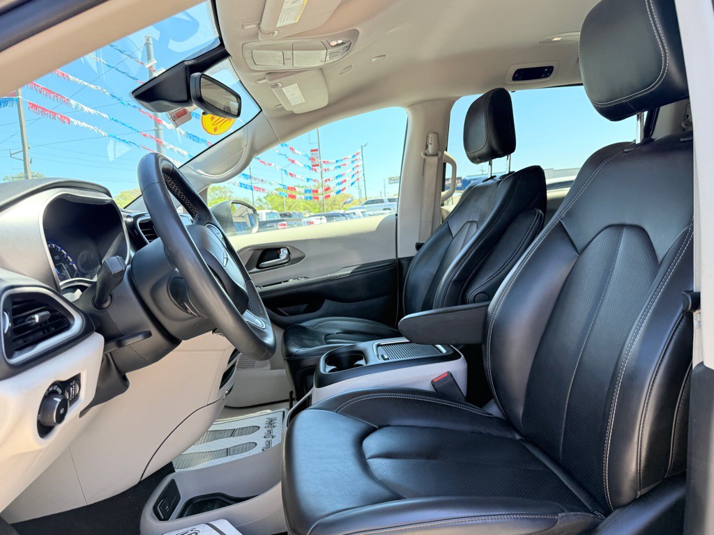 2023 Chrysler Pacifica Image 18