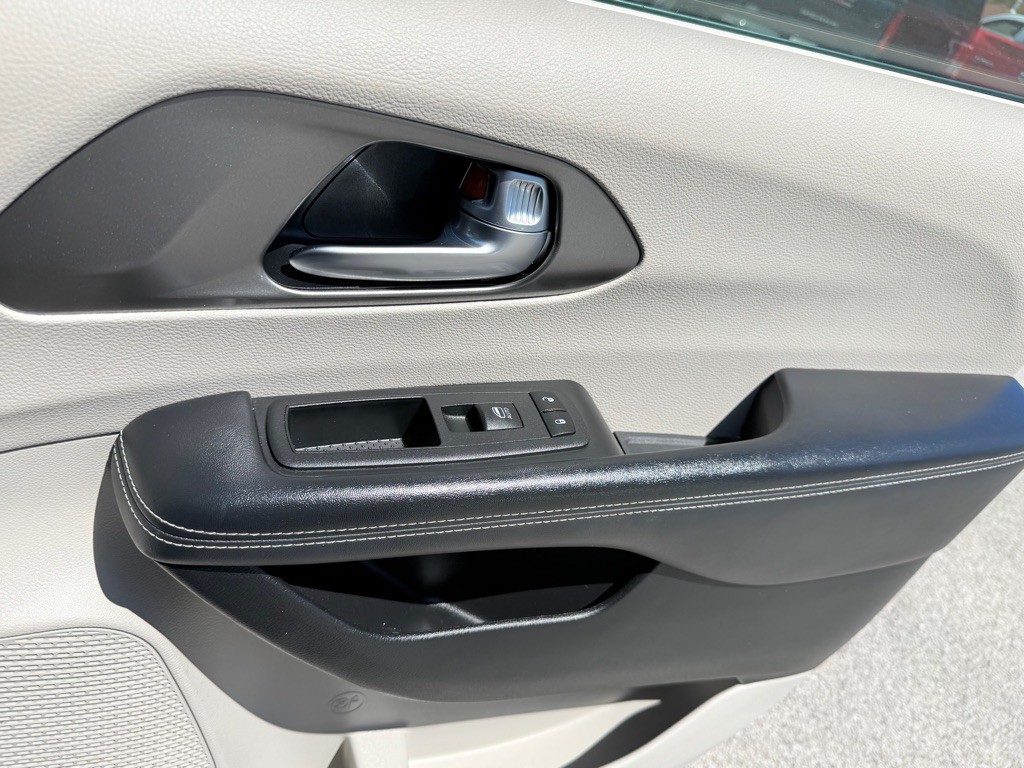 2023 Chrysler Pacifica Image 19