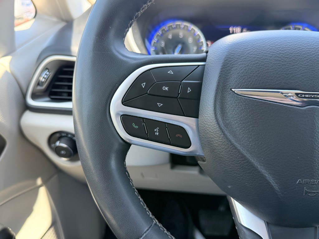 2023 Chrysler Pacifica Image 30