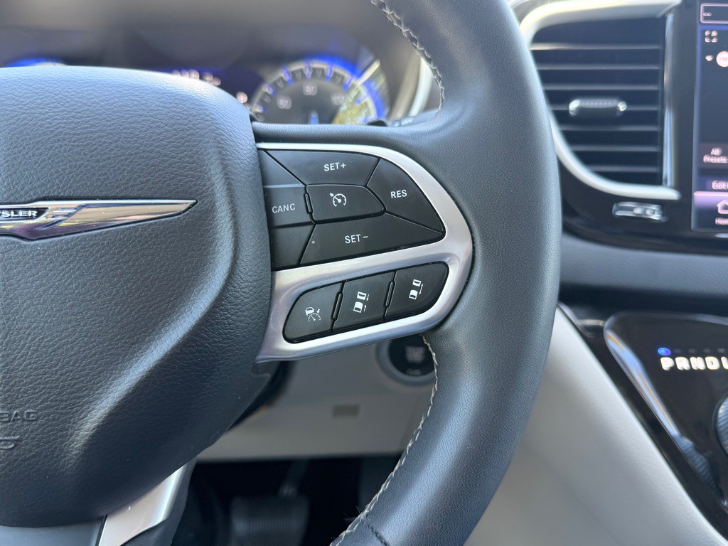 2023 Chrysler Pacifica Image 32