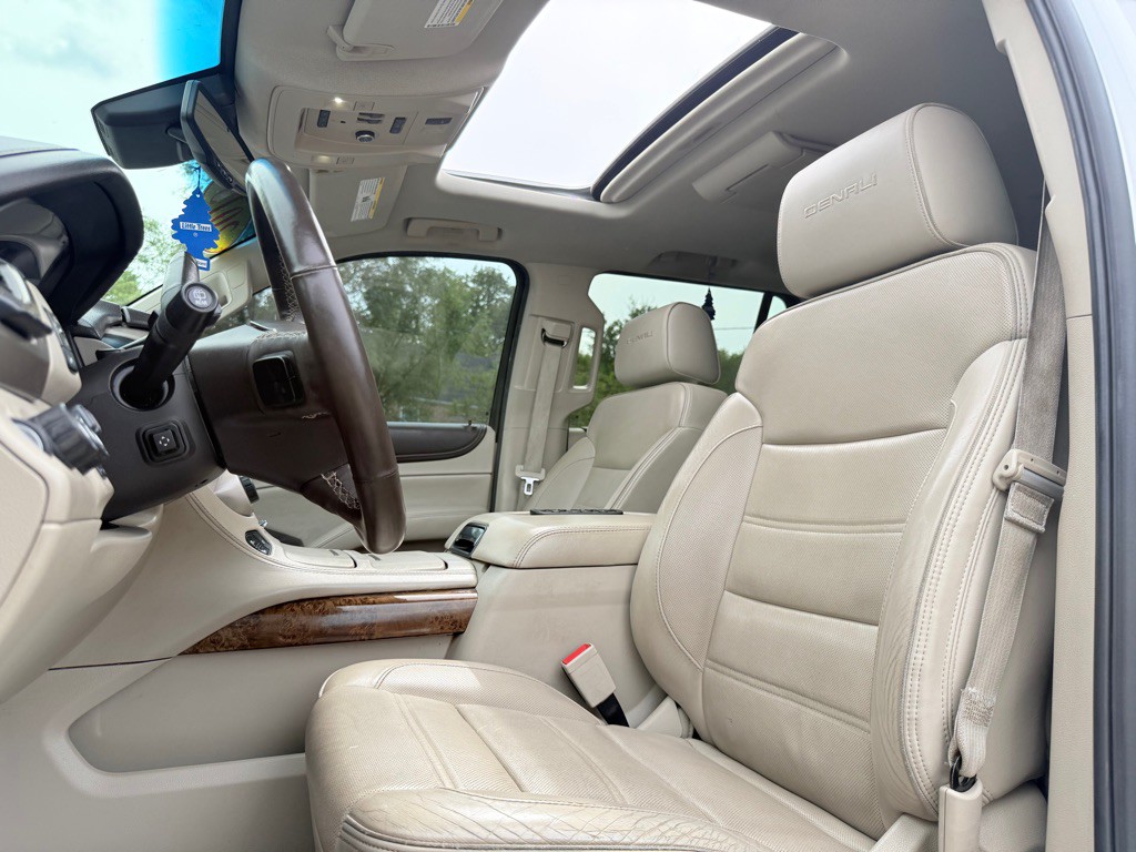 2015 GMC Yukon Image 28