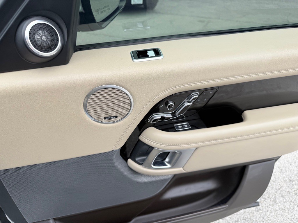 2019 Land Rover Range Rover Image 19